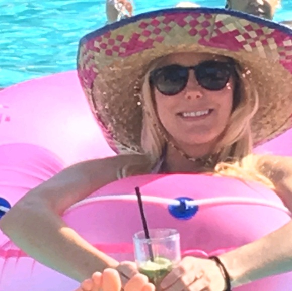 Meet your Posher, Holly - Picture 1 of 1